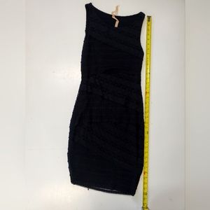 Bailey 44 scalloped bodycon midi dress